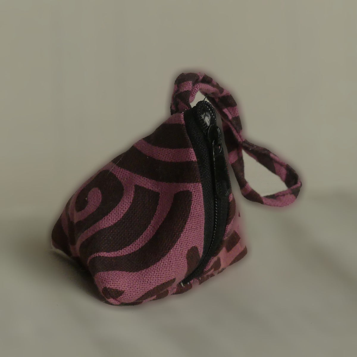 Pochette triangulaire fait main | rose / rose foncé