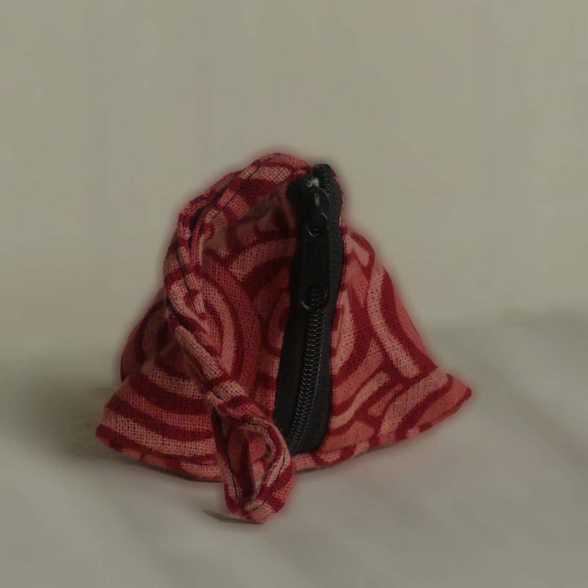 Pochette triangulaire fait main | rose pâle / rose / rouge