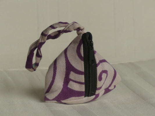 Pochette triangulaire fait main | blanche / violette