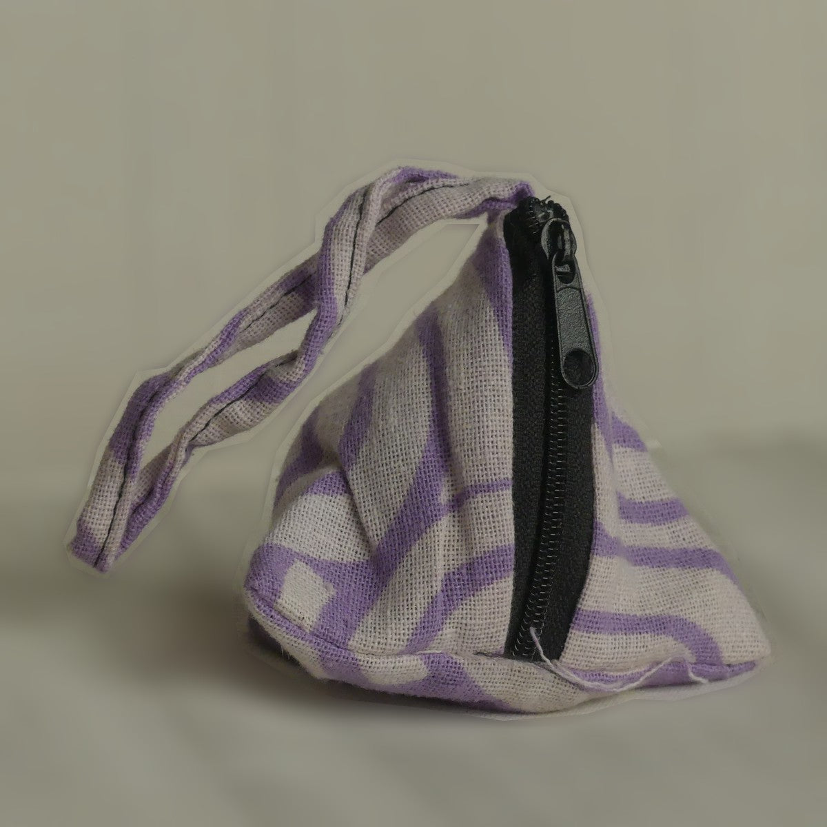 Pochette triangulaire fait main | blanche / rose
