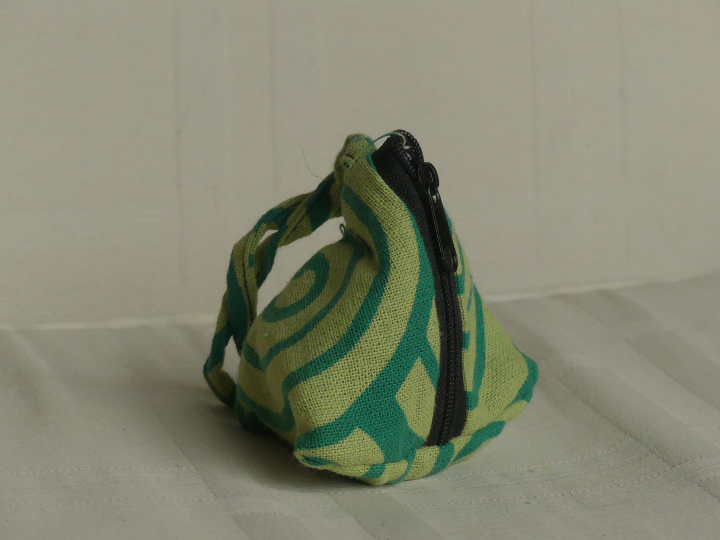 Pochette triangulaire fait main | Verte claire / verte foncée