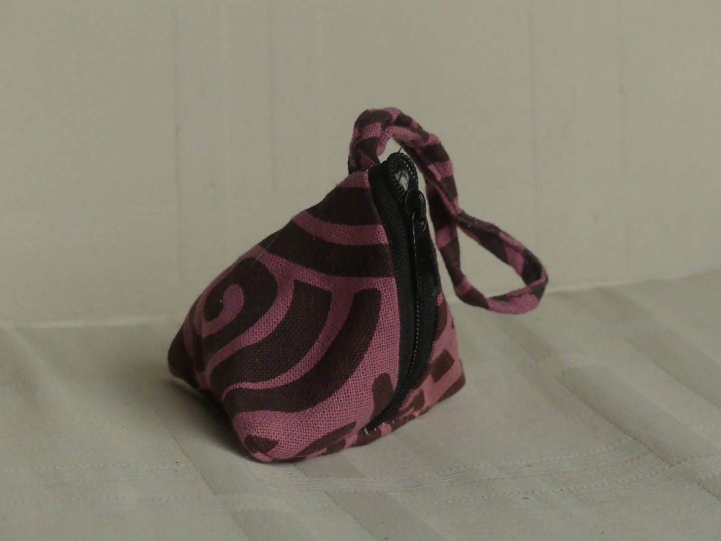 Pochette triangulaire fait main | rose / rose foncé
