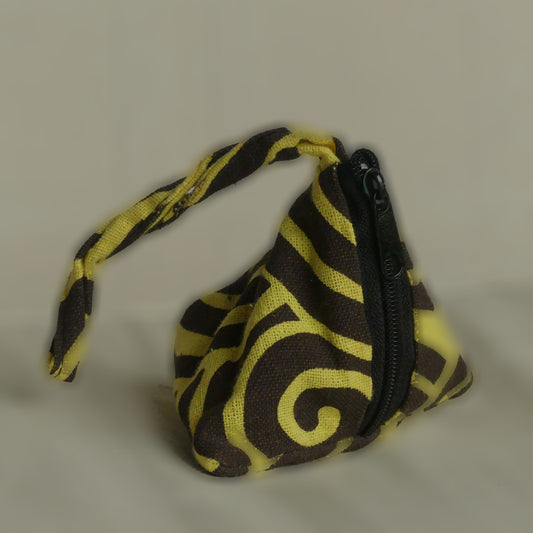 Pochette triangulaire fait main | jaune / marron