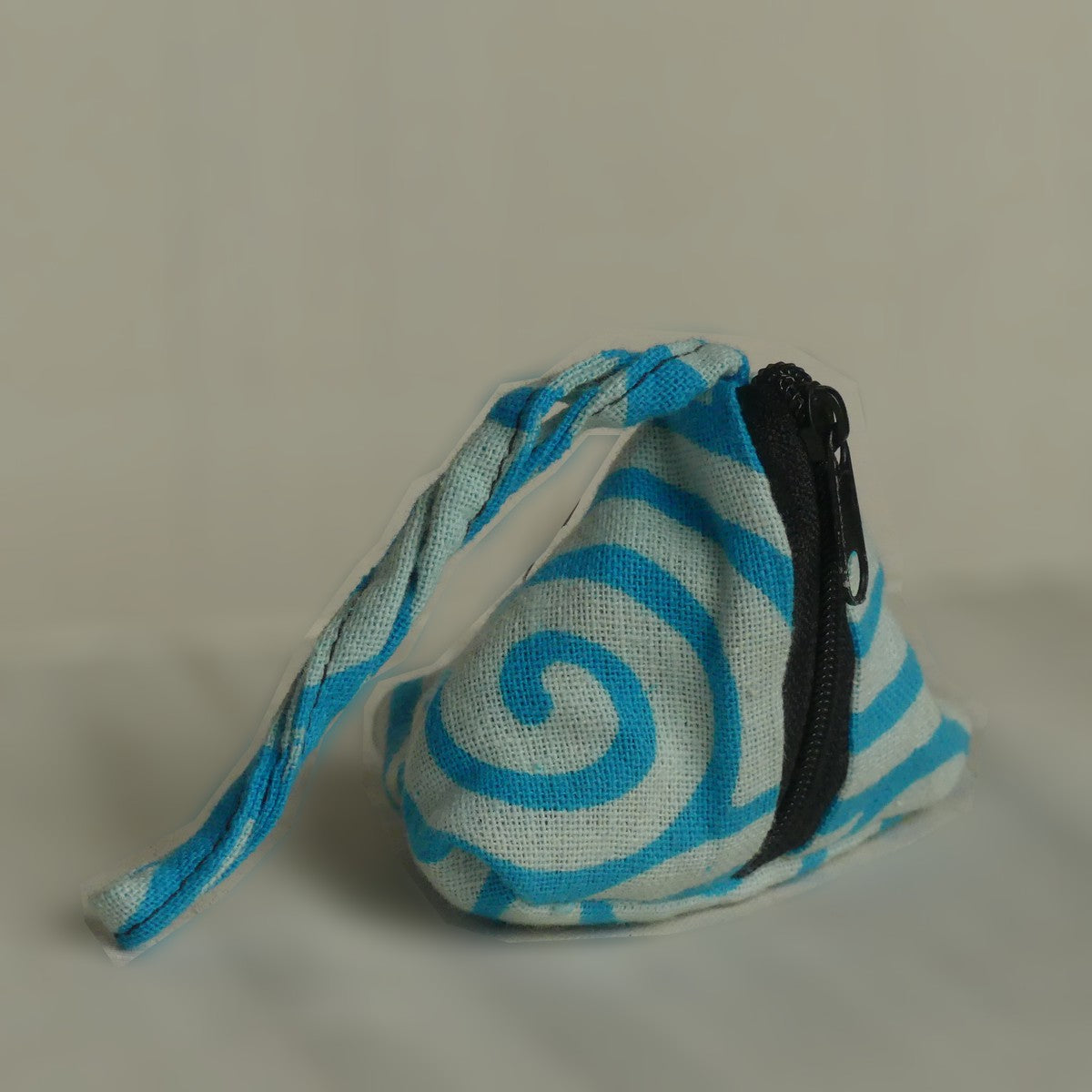 Pochette triangulaire fait main | bleue pâle / bleue ciel