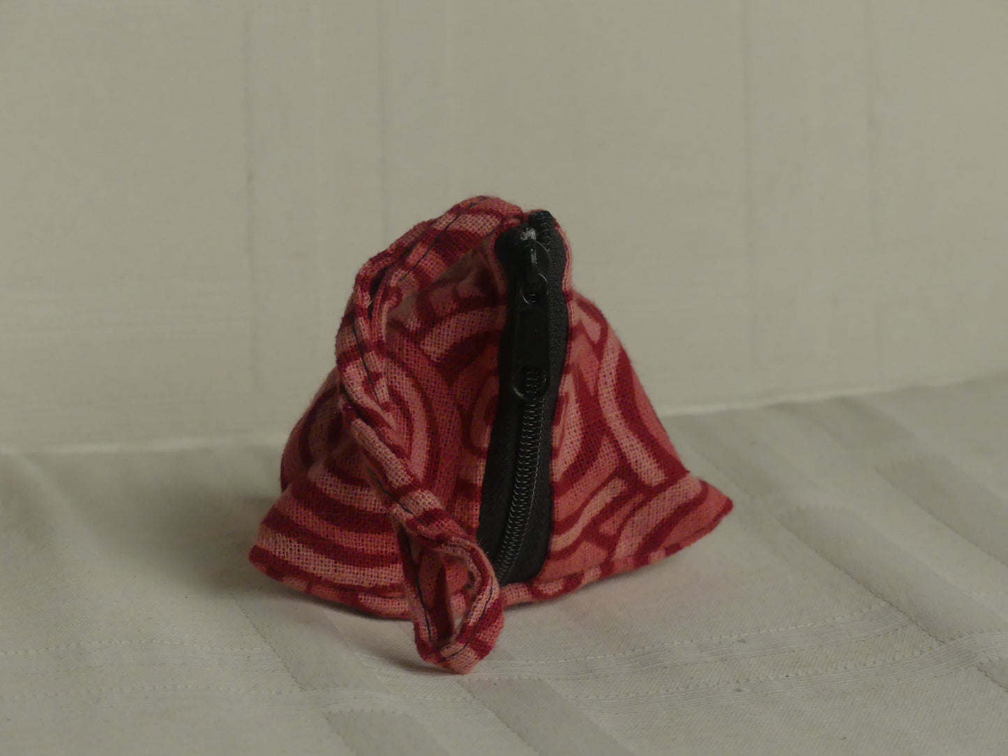 Pochette triangulaire fait main | rouge claire / rouge