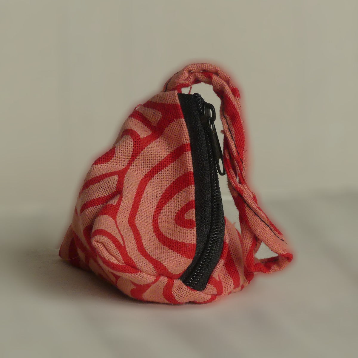 Pochette triangulaire fait main | rouge claire / rouge
