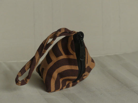 Pochette triangulaire fait main | marron clair / marron