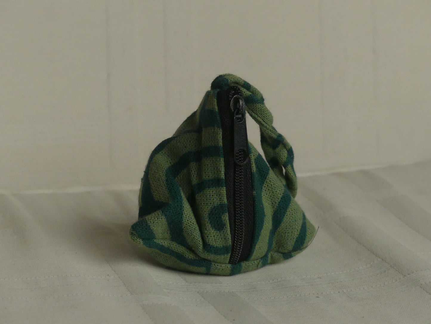 Pochette triangulaire fait main | verte / verte foncée