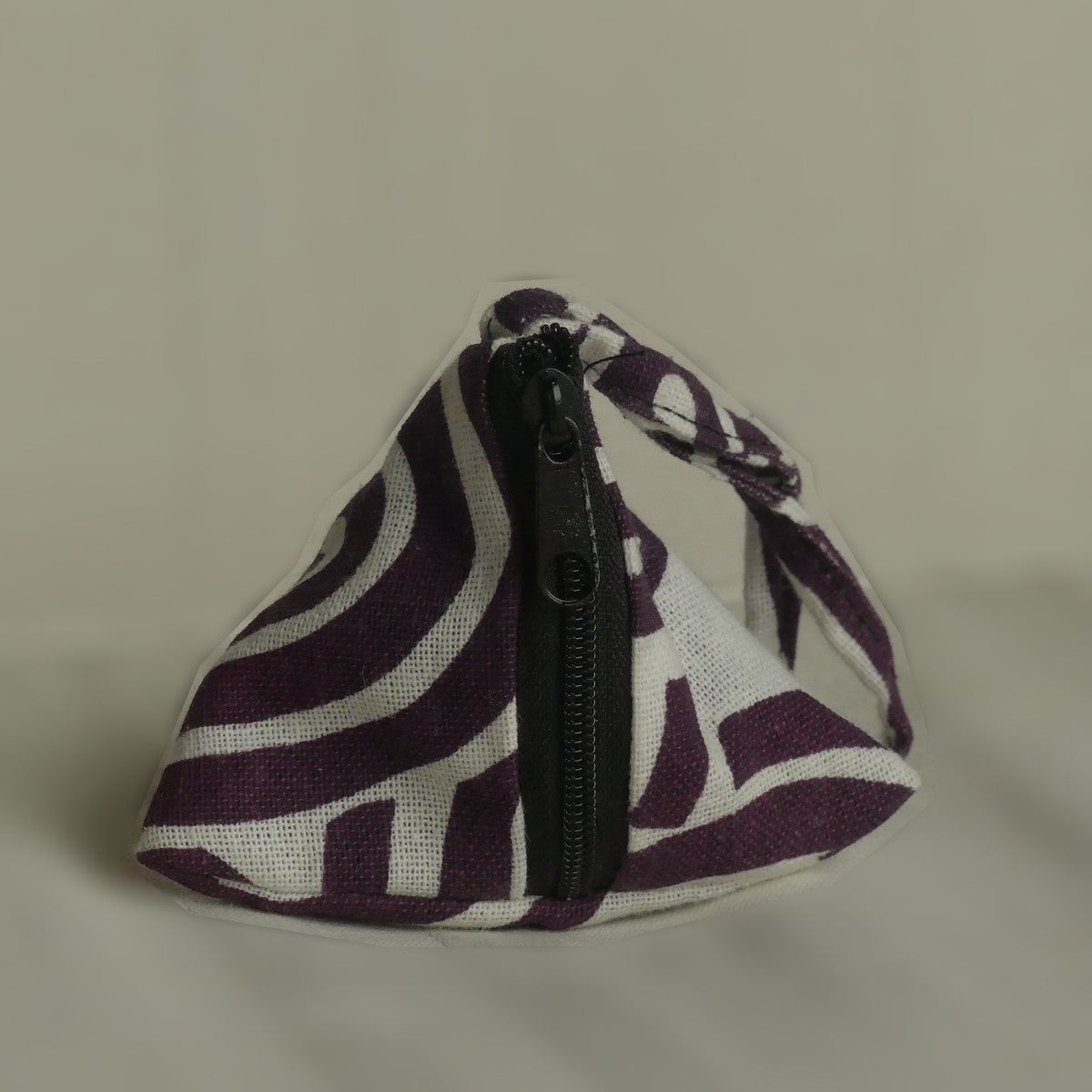 Pochette triangulaire fait main | blanche / violette